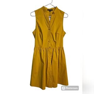 NWT Woman's sleeveless dress in gold Button down with pockets Size L